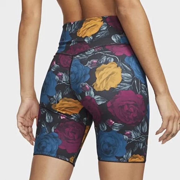 Nike One Women's Mid-Rise 7" Bike Shorts - Picture 6 of 6